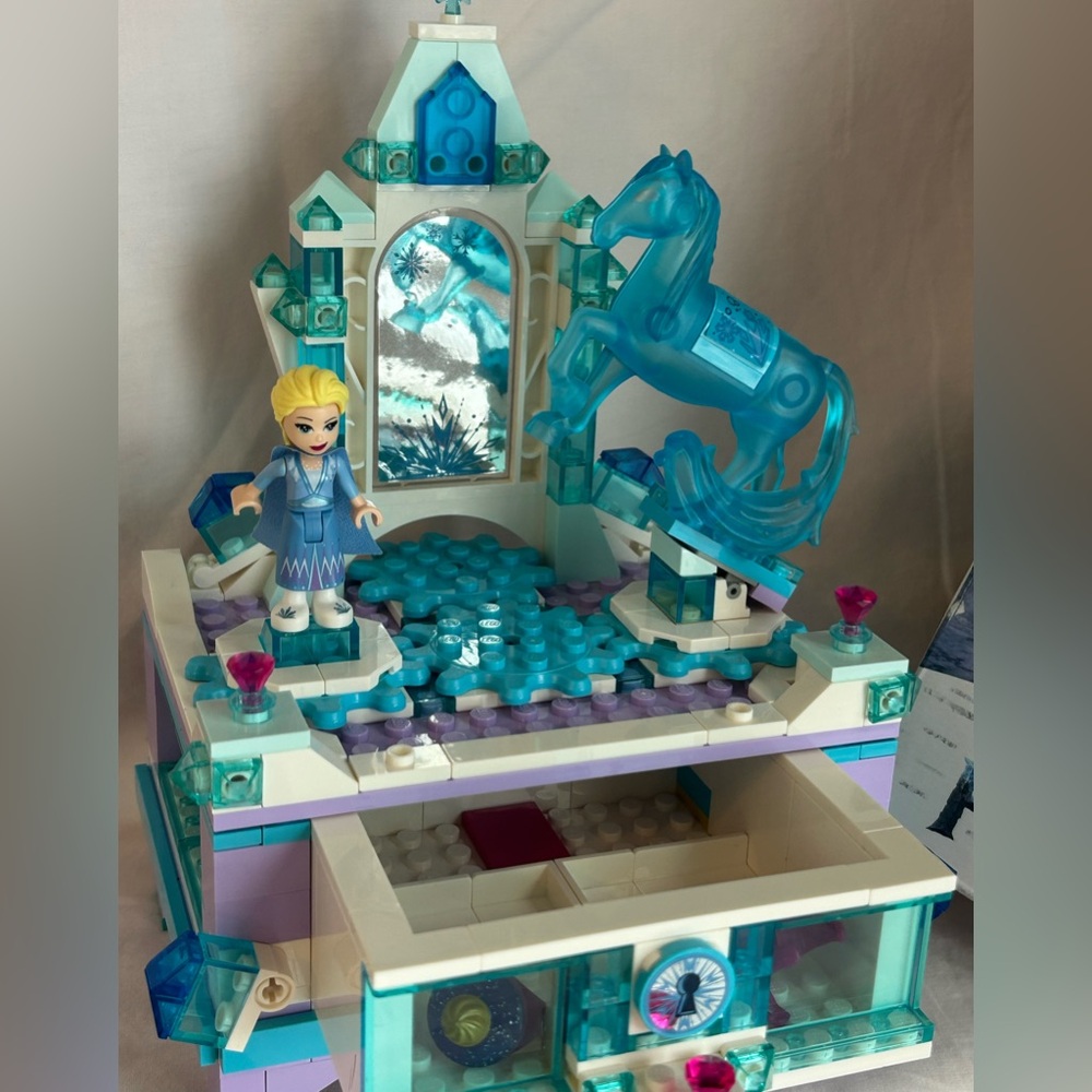 LEGO Frozen set 41168. Elsa’s Jewelry Box Creation 
All pieces included.